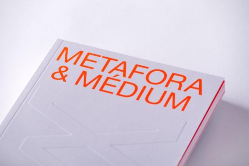 Metafora a médium